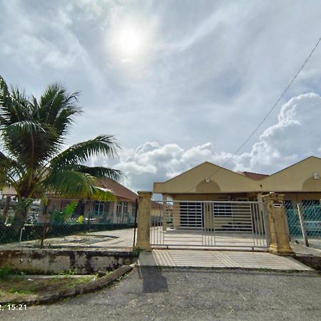 Seaview Promenade Homestay Дунгун Номер фото