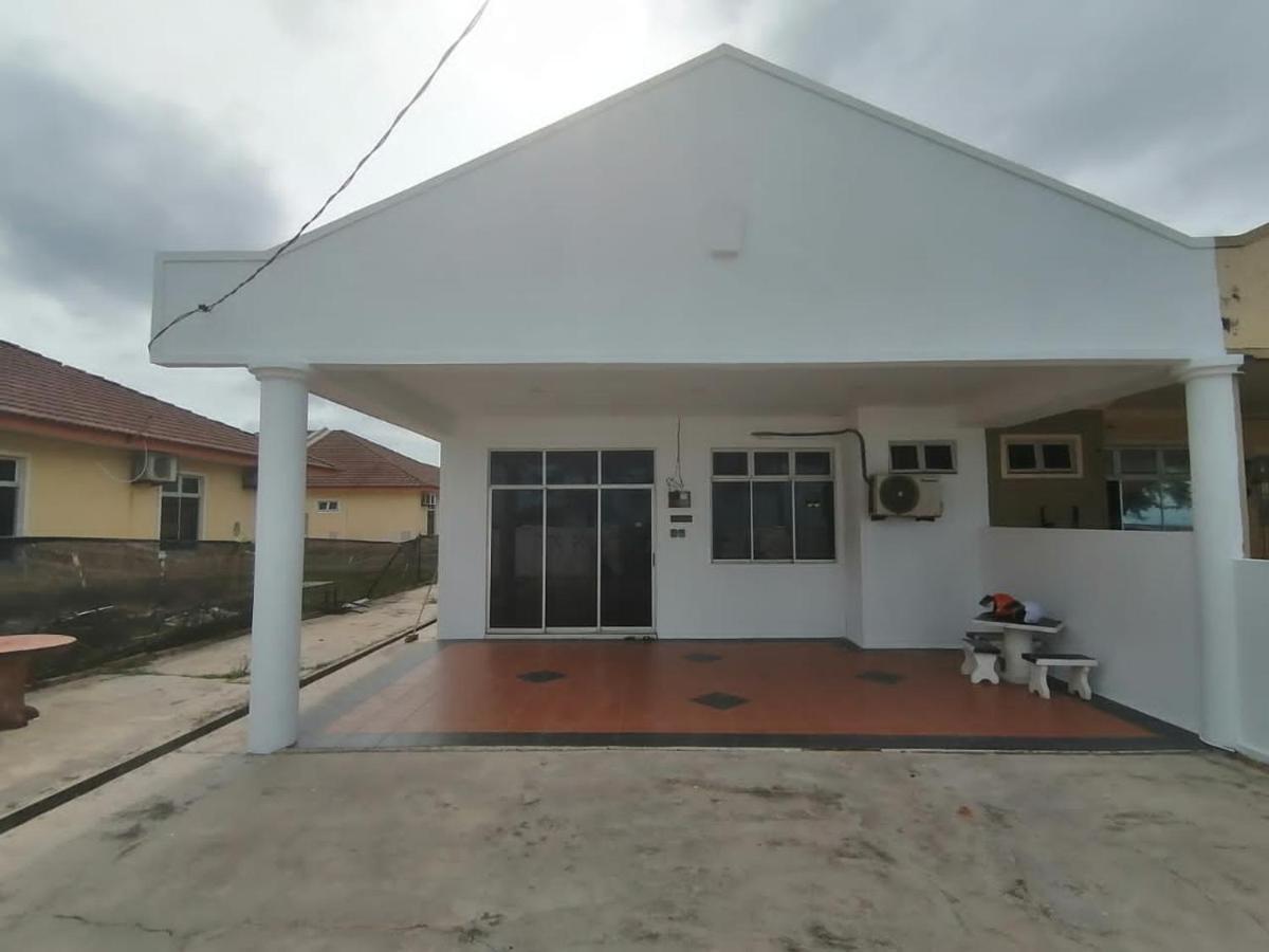 Seaview Promenade Homestay Дунгун Экстерьер фото