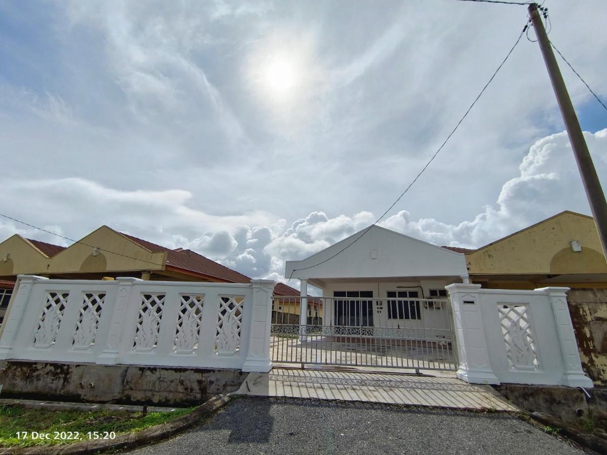 Seaview Promenade Homestay Дунгун Экстерьер фото