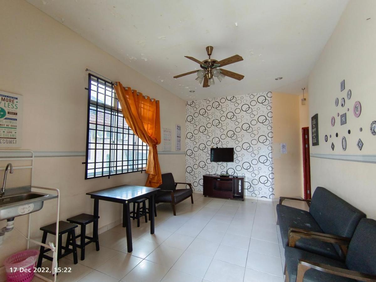 Seaview Promenade Homestay Дунгун Экстерьер фото