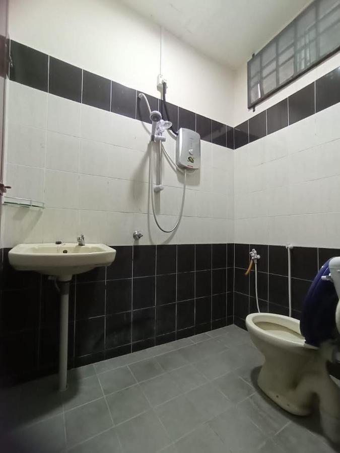 Seaview Promenade Homestay Дунгун Экстерьер фото
